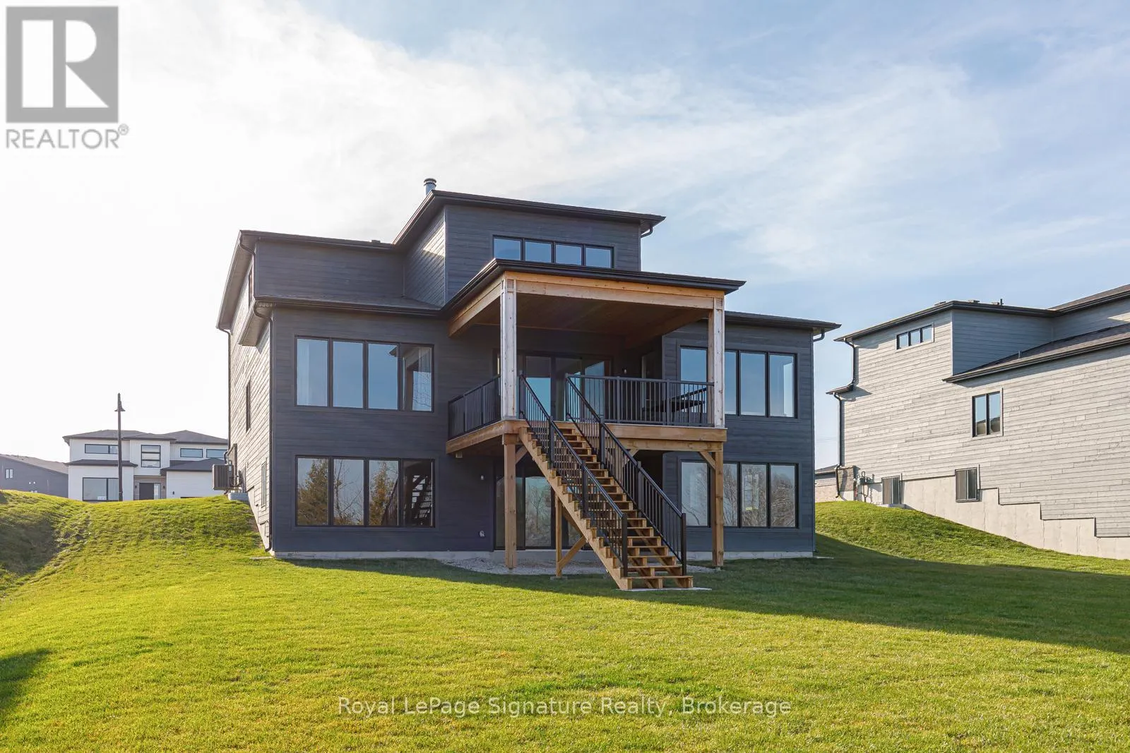 107 SLADDEN COURT