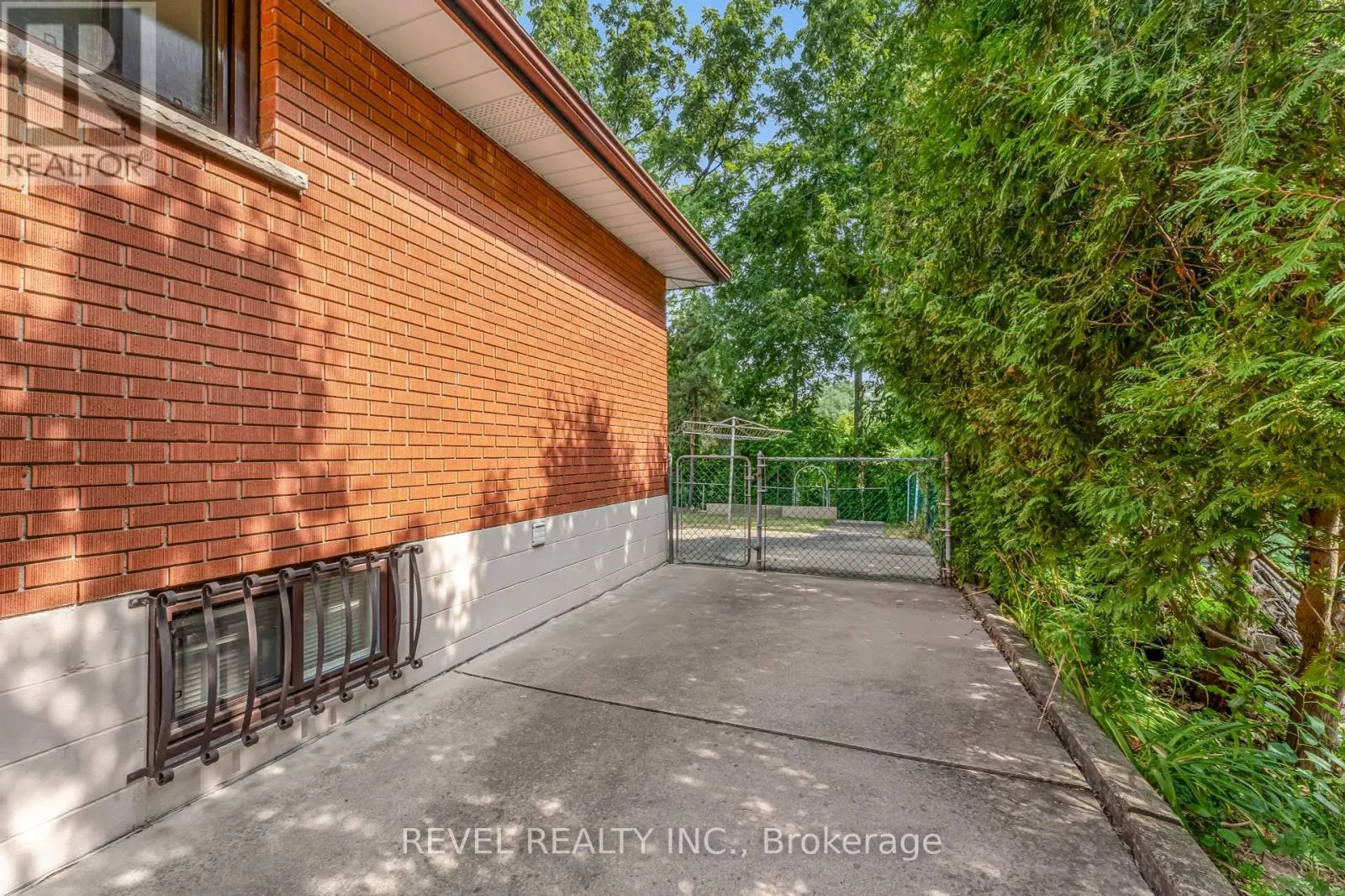 323 HIXON ROAD