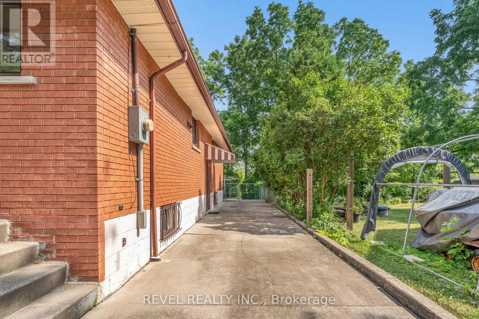 323 HIXON ROAD