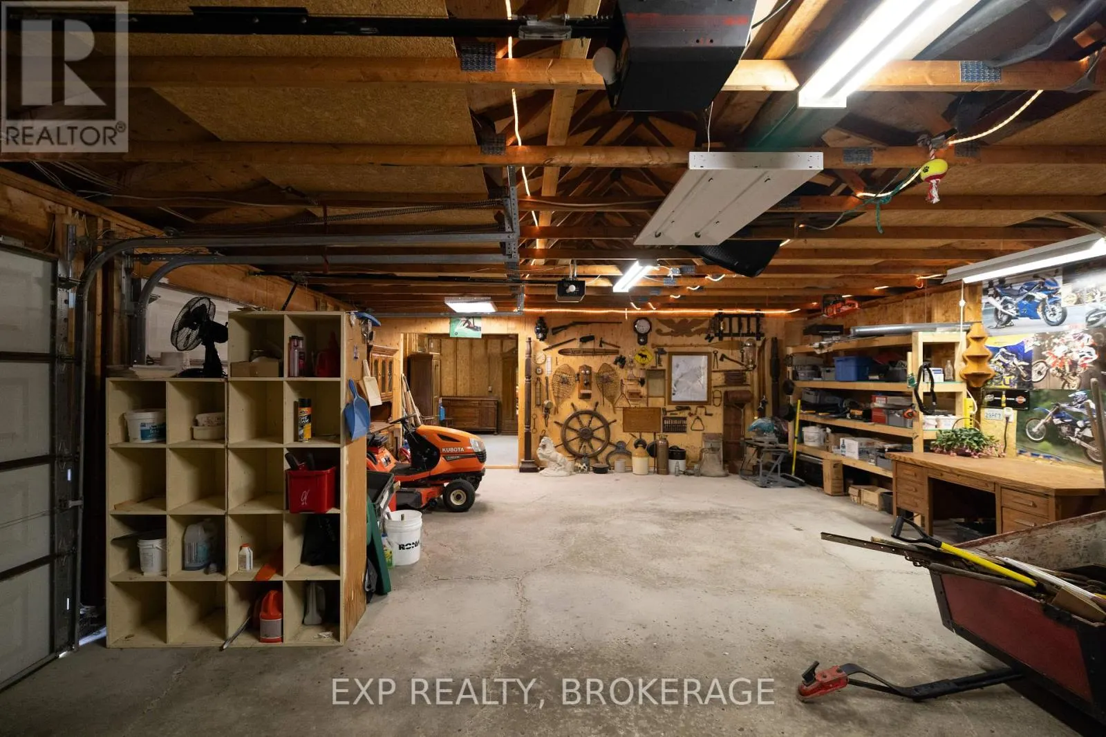 3037 HILLTOP LANE
