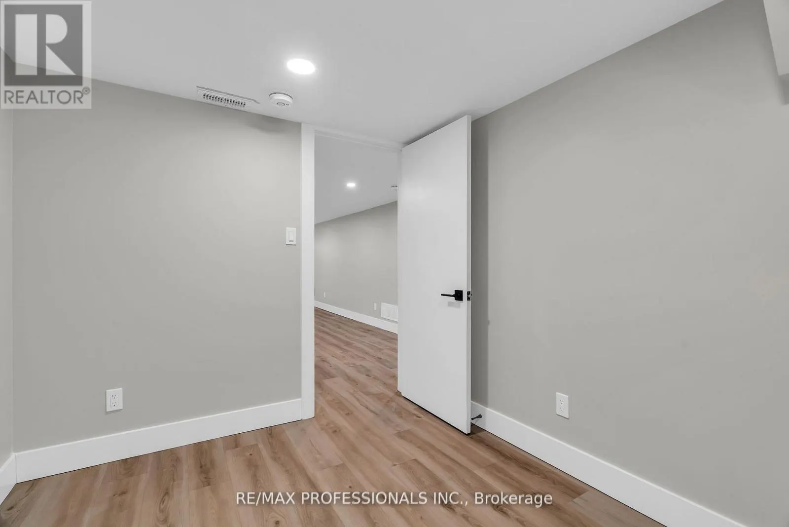 LOWER - 139 BYRON AVENUE