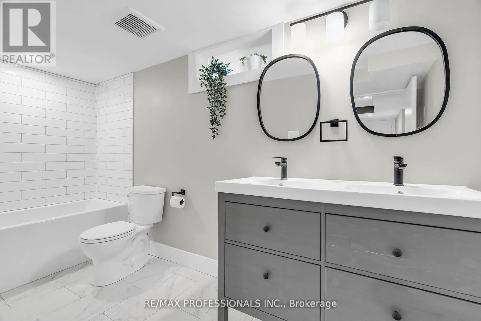 LOWER - 139 BYRON AVENUE