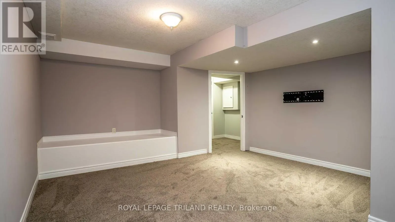 223 SIMPSON CRESCENT