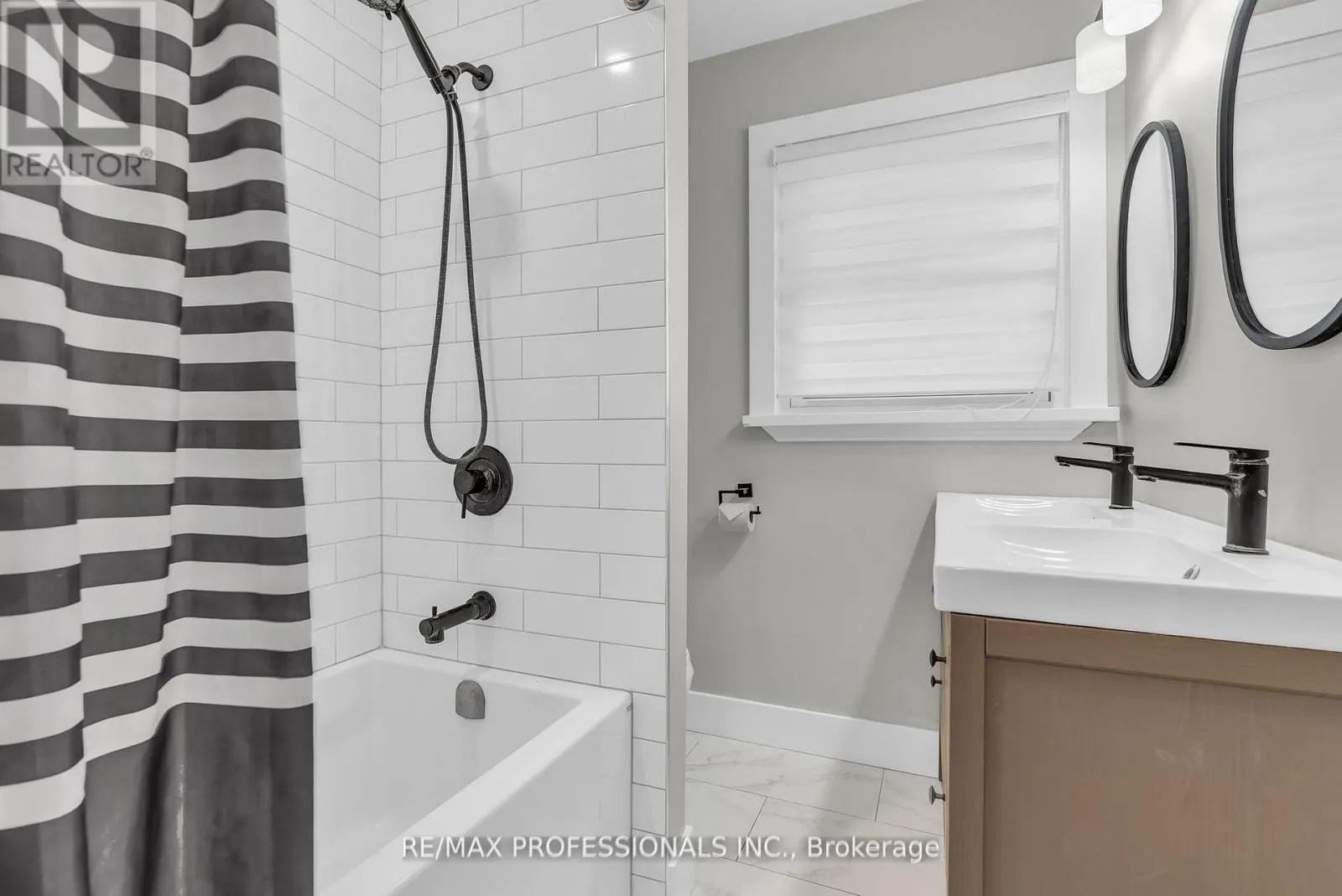 UPPER - 139 BYRON AVENUE