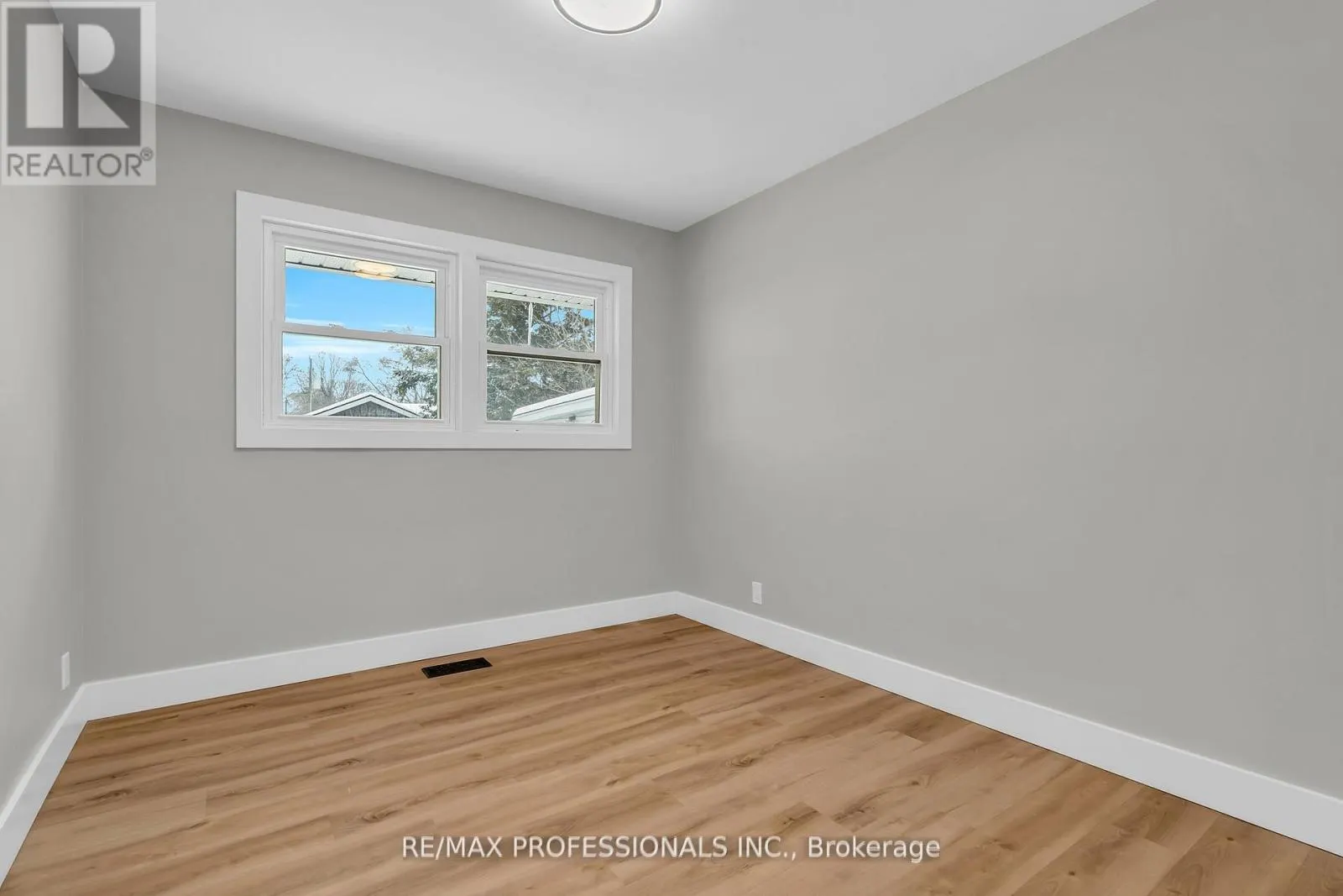 UPPER - 139 BYRON AVENUE