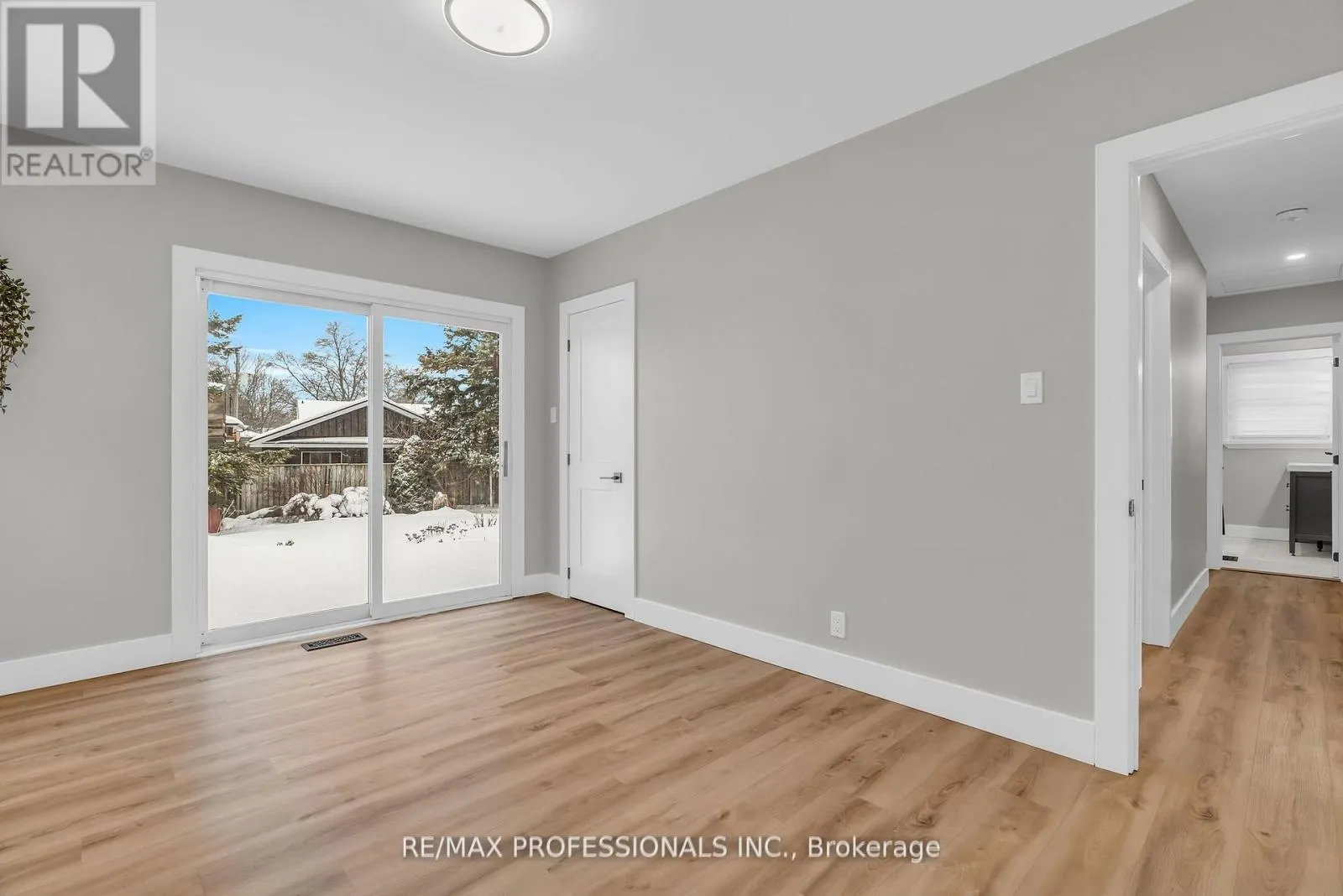 UPPER - 139 BYRON AVENUE