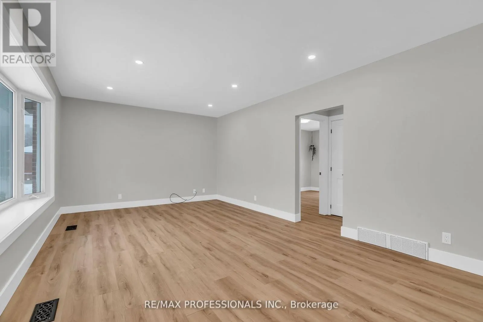UPPER - 139 BYRON AVENUE