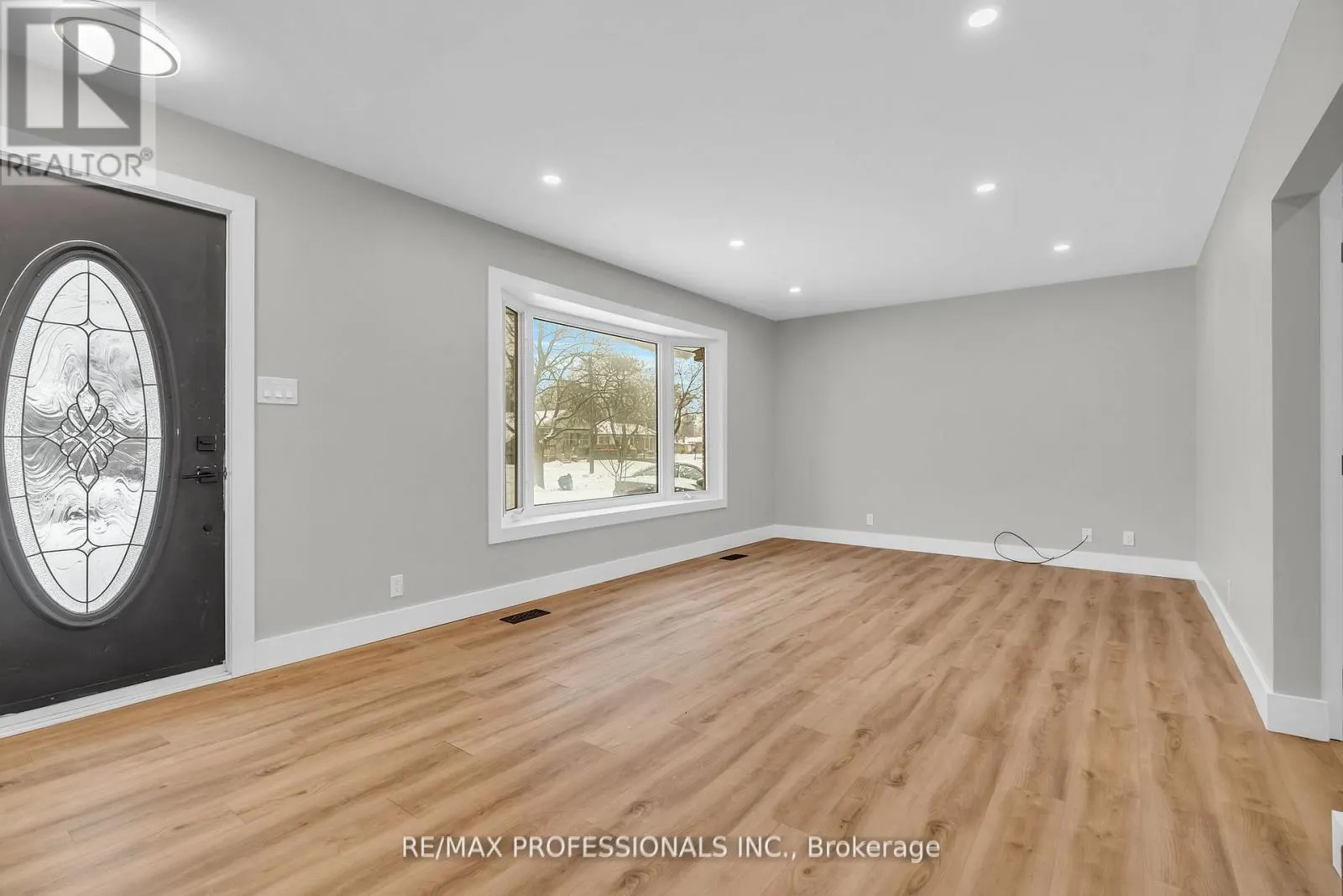 UPPER - 139 BYRON AVENUE