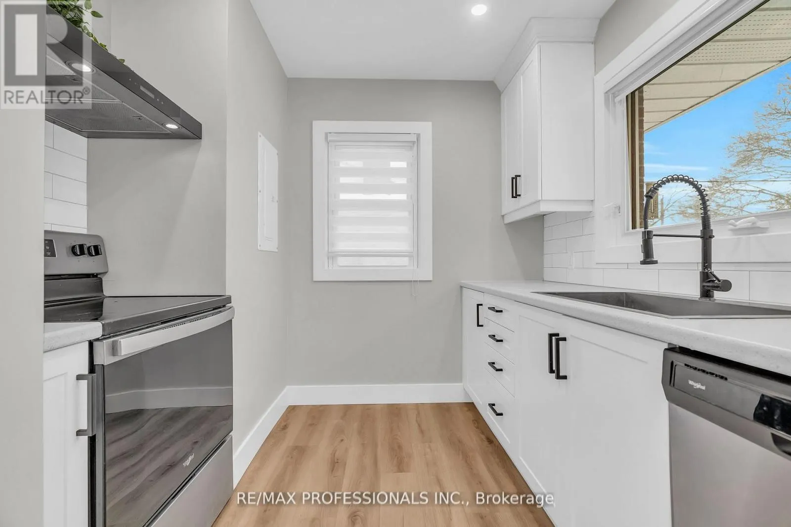 UPPER - 139 BYRON AVENUE