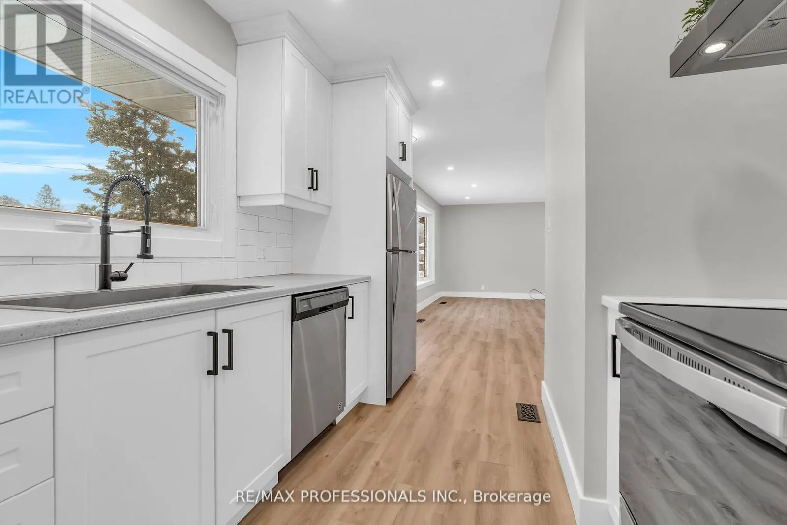 UPPER - 139 BYRON AVENUE