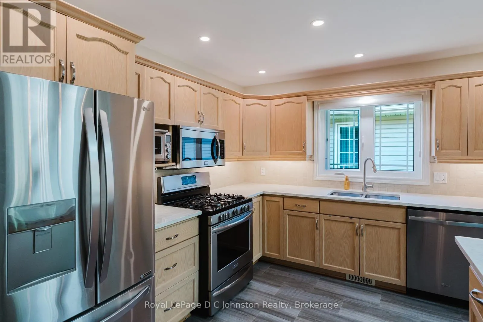 6 EASTGATE DRIVE