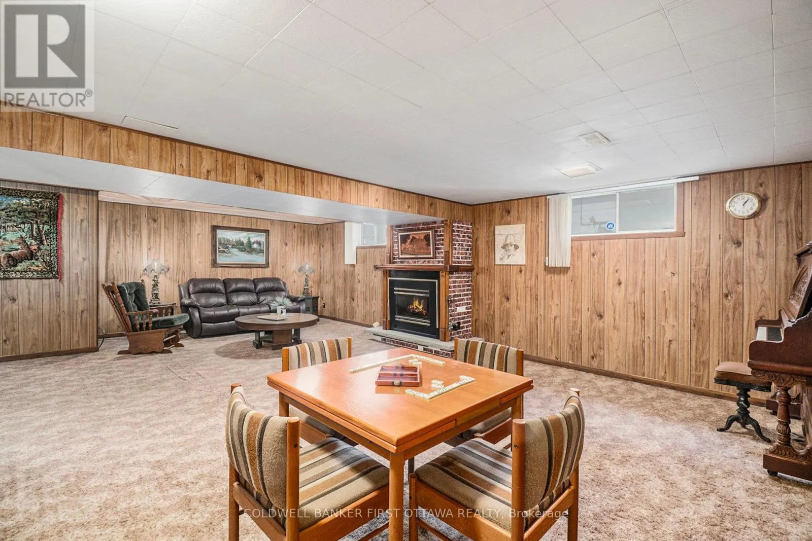 521 RIDGEWOOD DRIVE