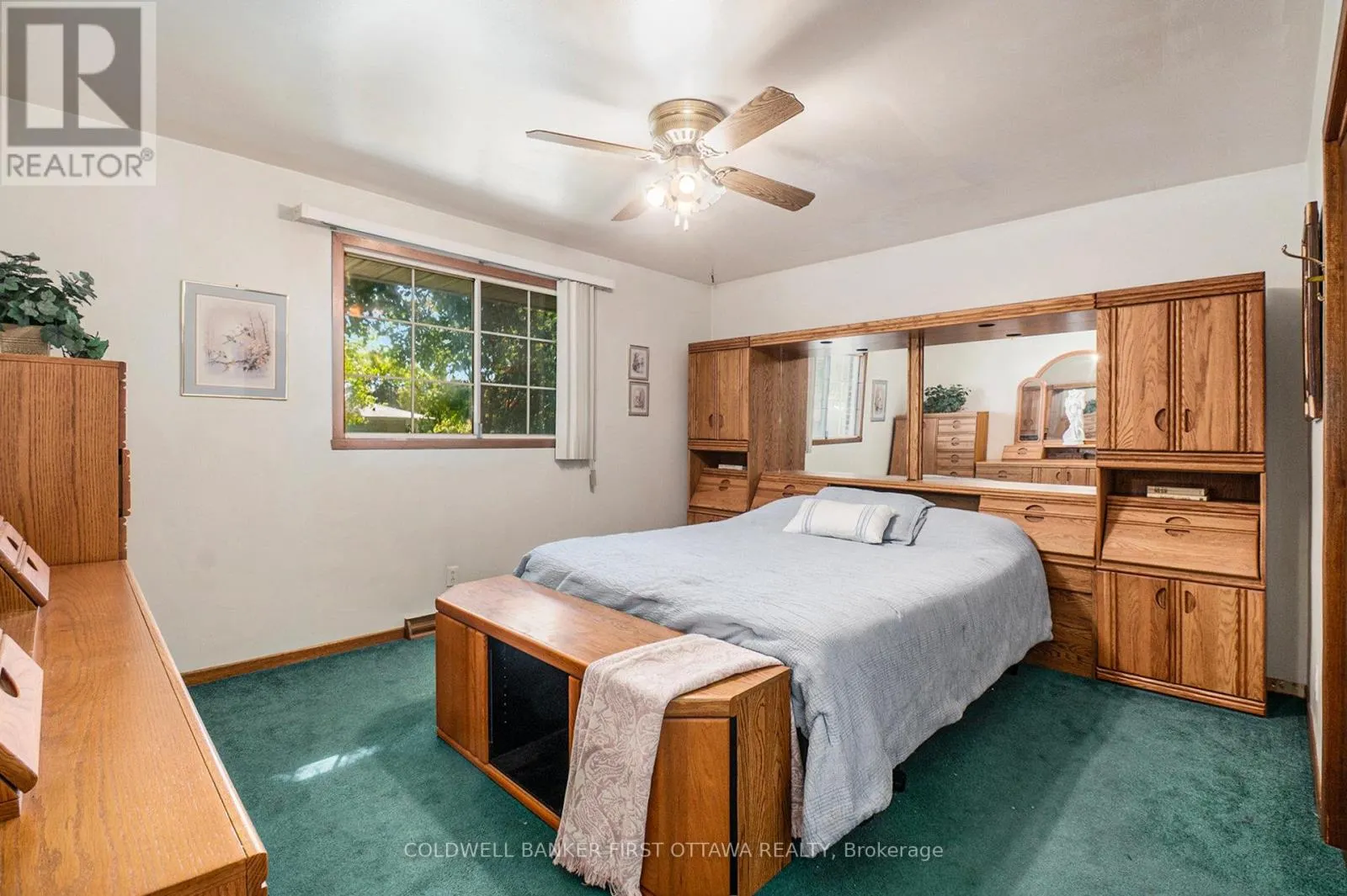 521 RIDGEWOOD DRIVE
