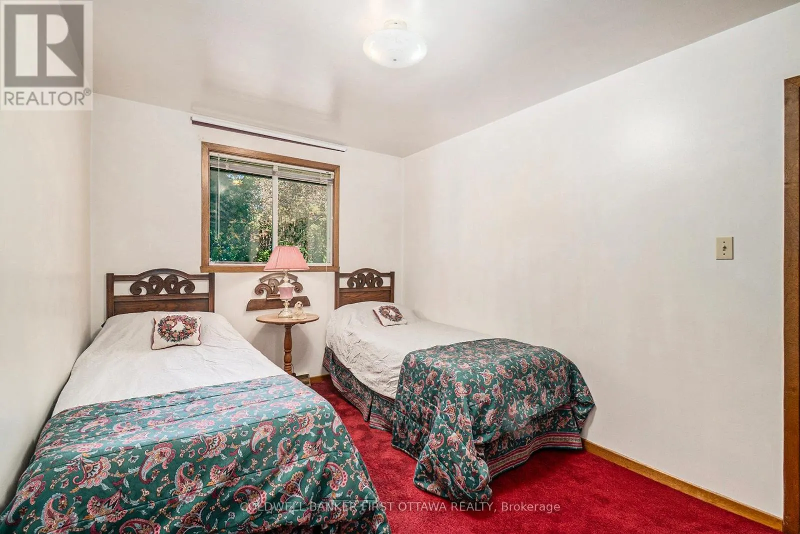 521 RIDGEWOOD DRIVE