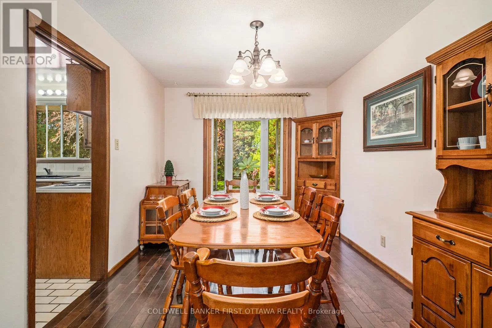 521 RIDGEWOOD DRIVE