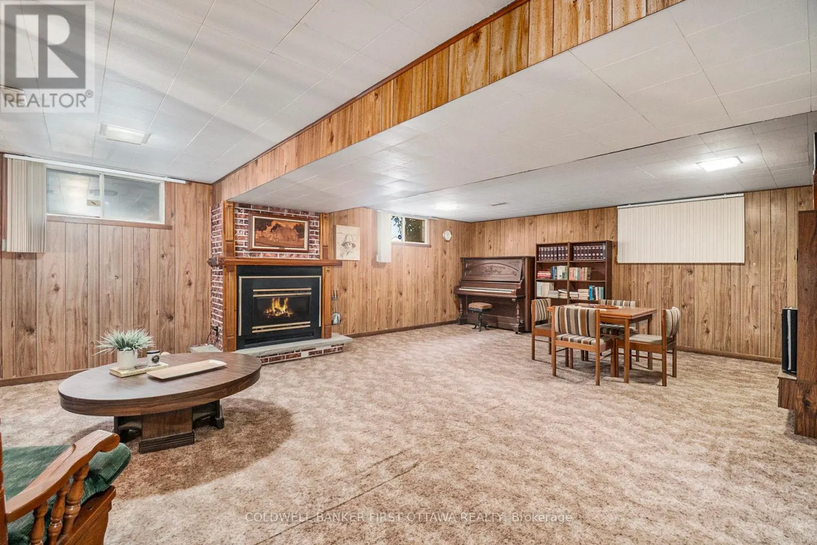 521 RIDGEWOOD DRIVE