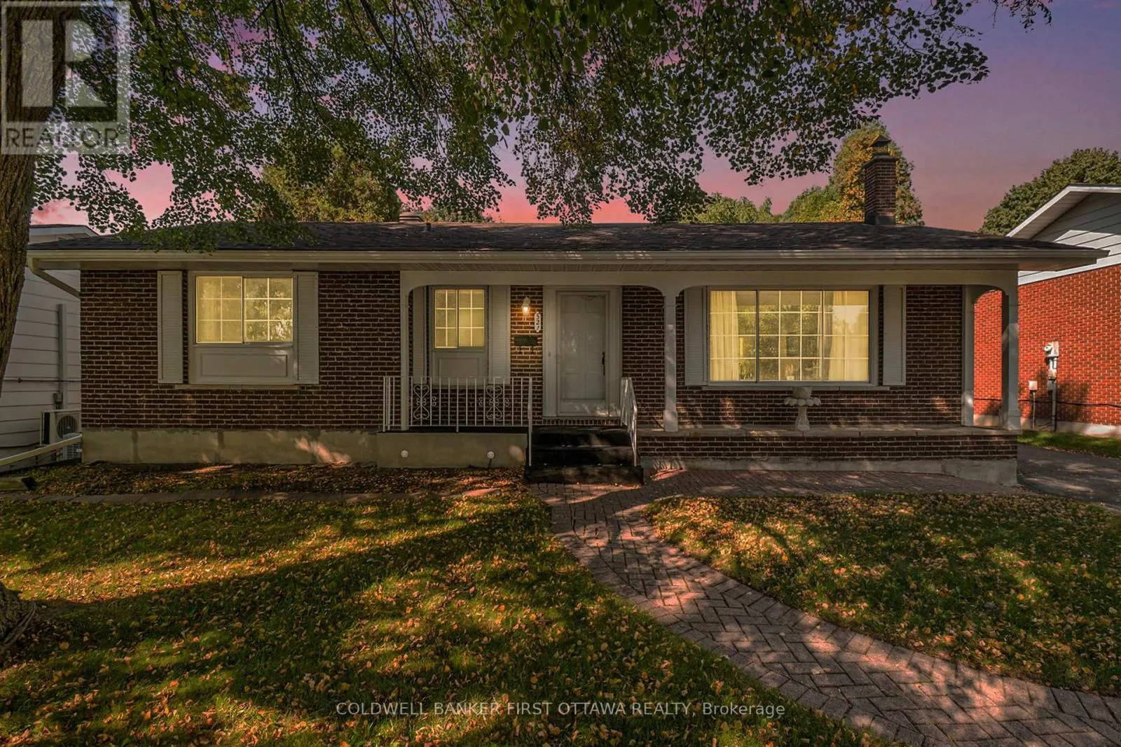 521 RIDGEWOOD DRIVE