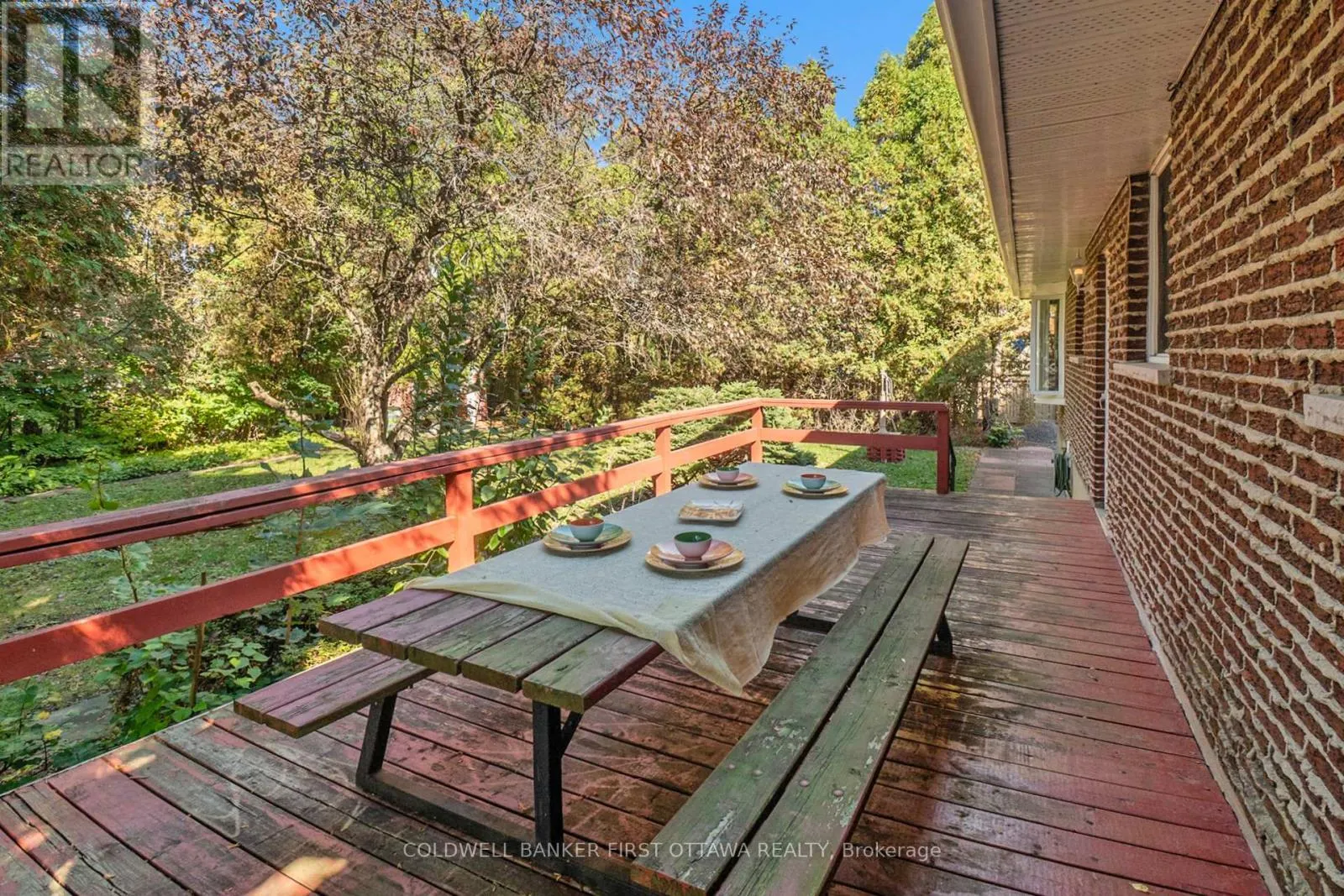 521 RIDGEWOOD DRIVE