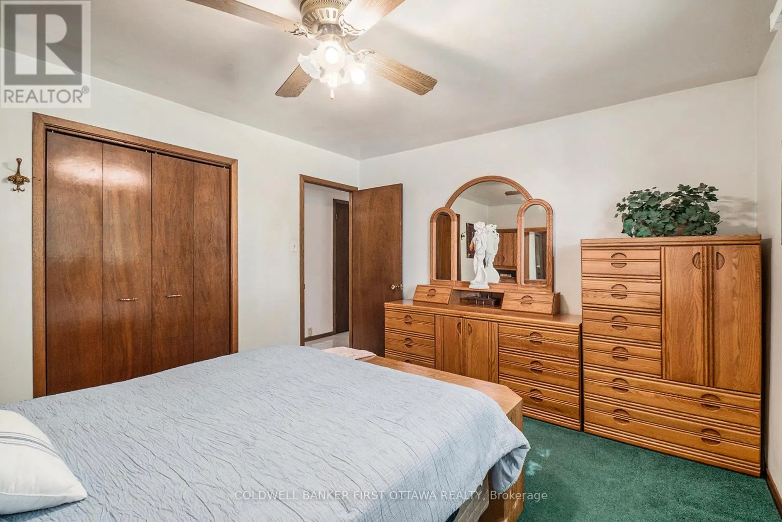 521 RIDGEWOOD DRIVE