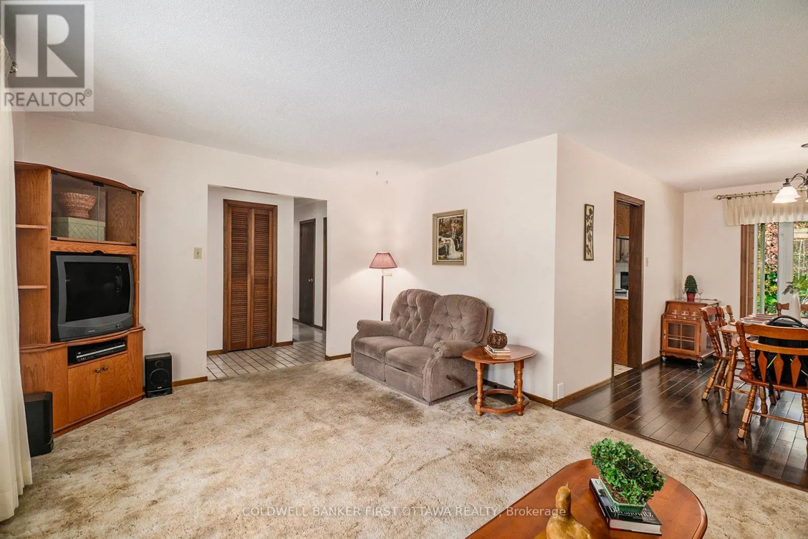 521 RIDGEWOOD DRIVE