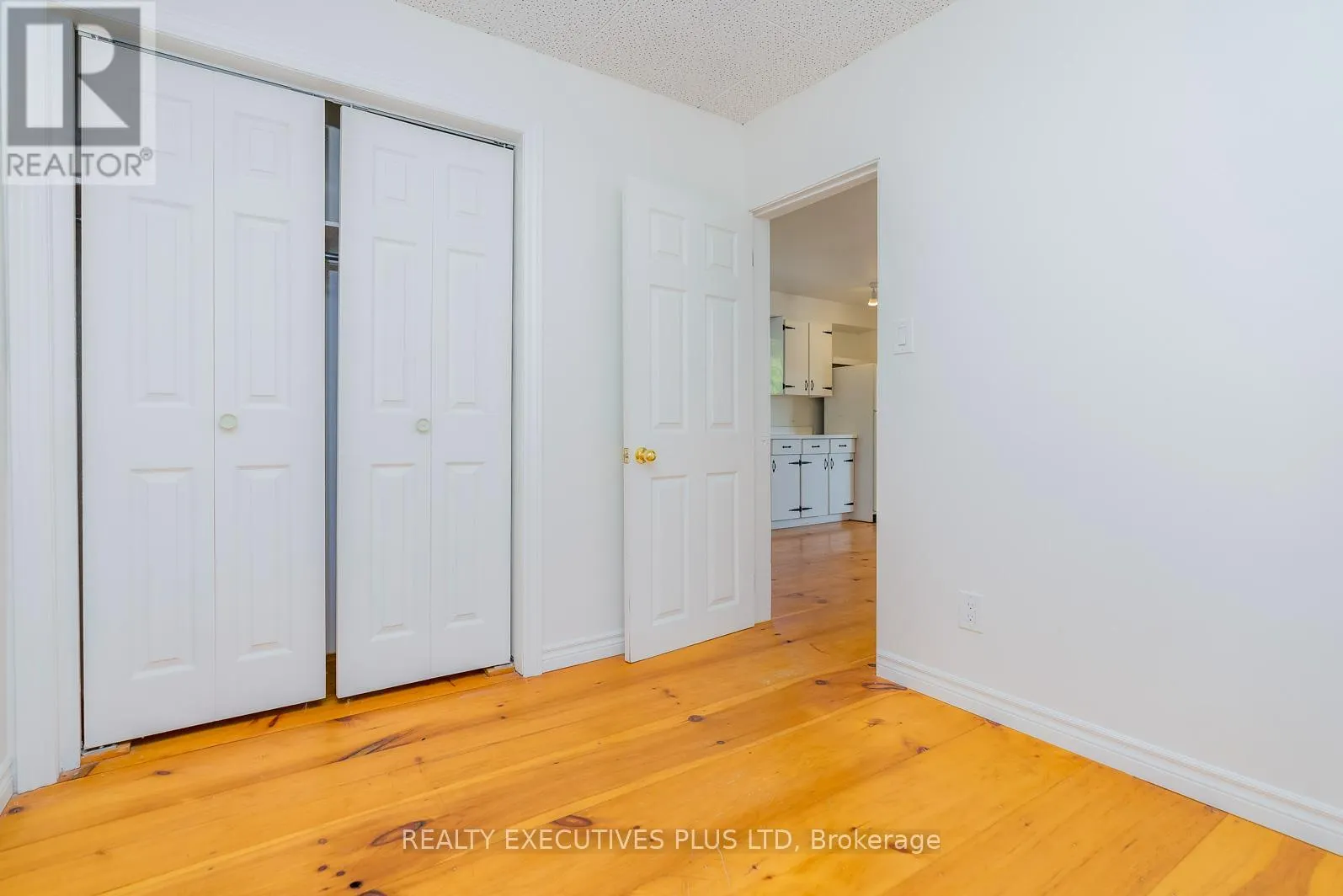 94 HURON STREET E
