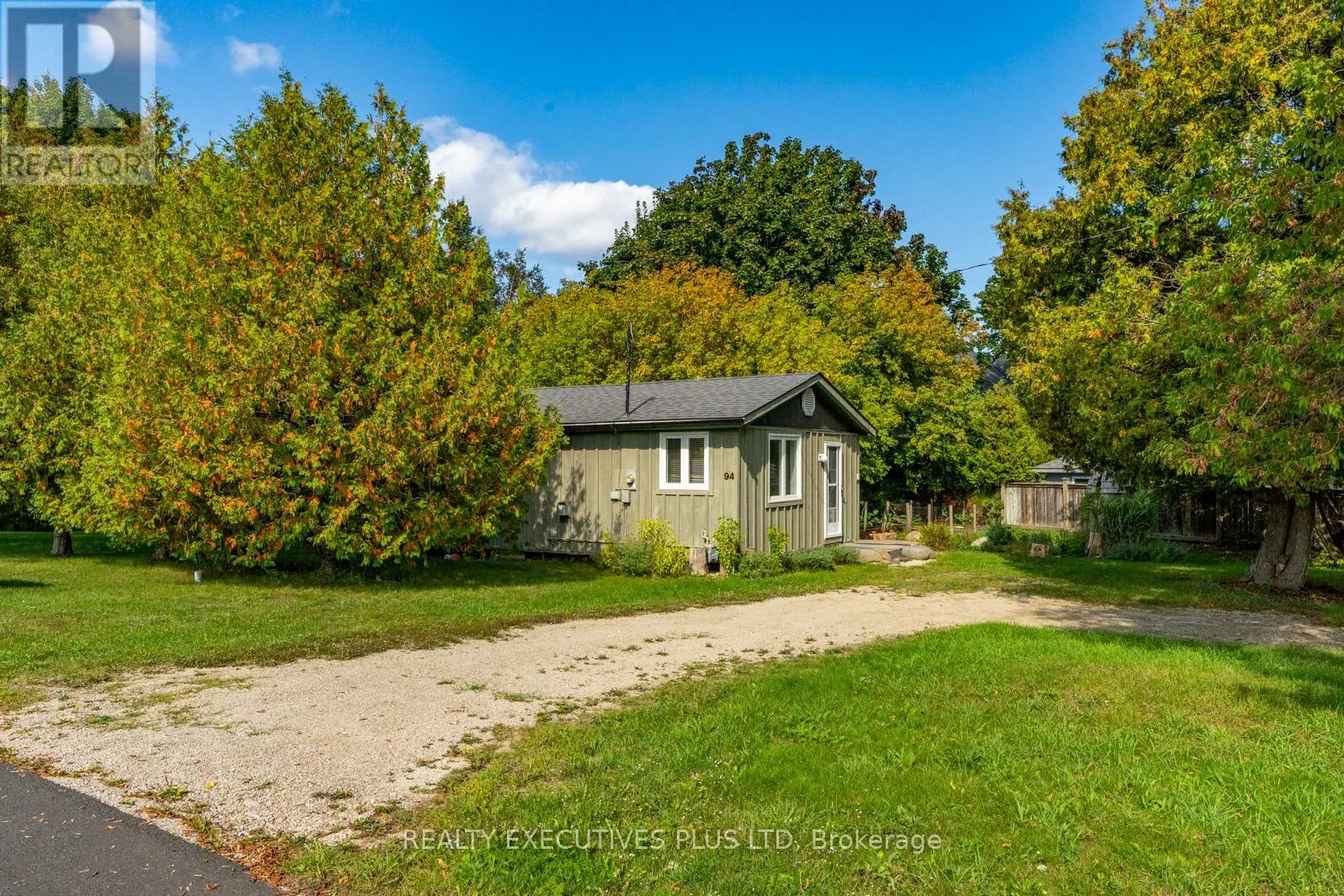 94 HURON STREET E