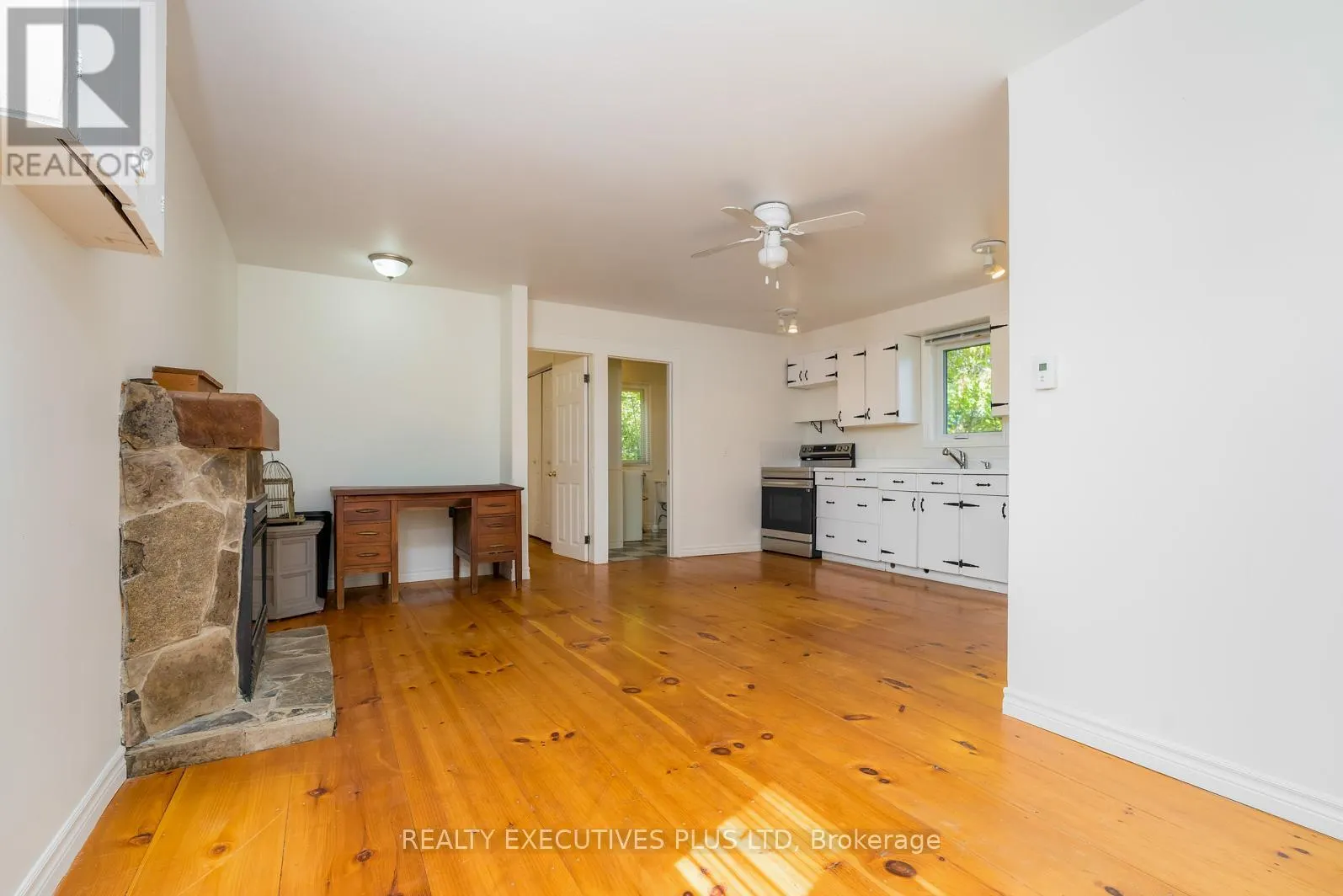 94 HURON STREET E