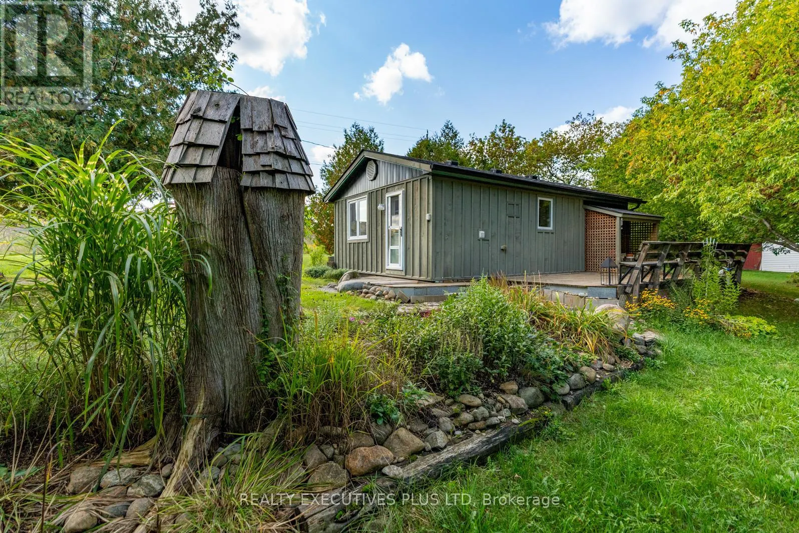 94 HURON STREET E