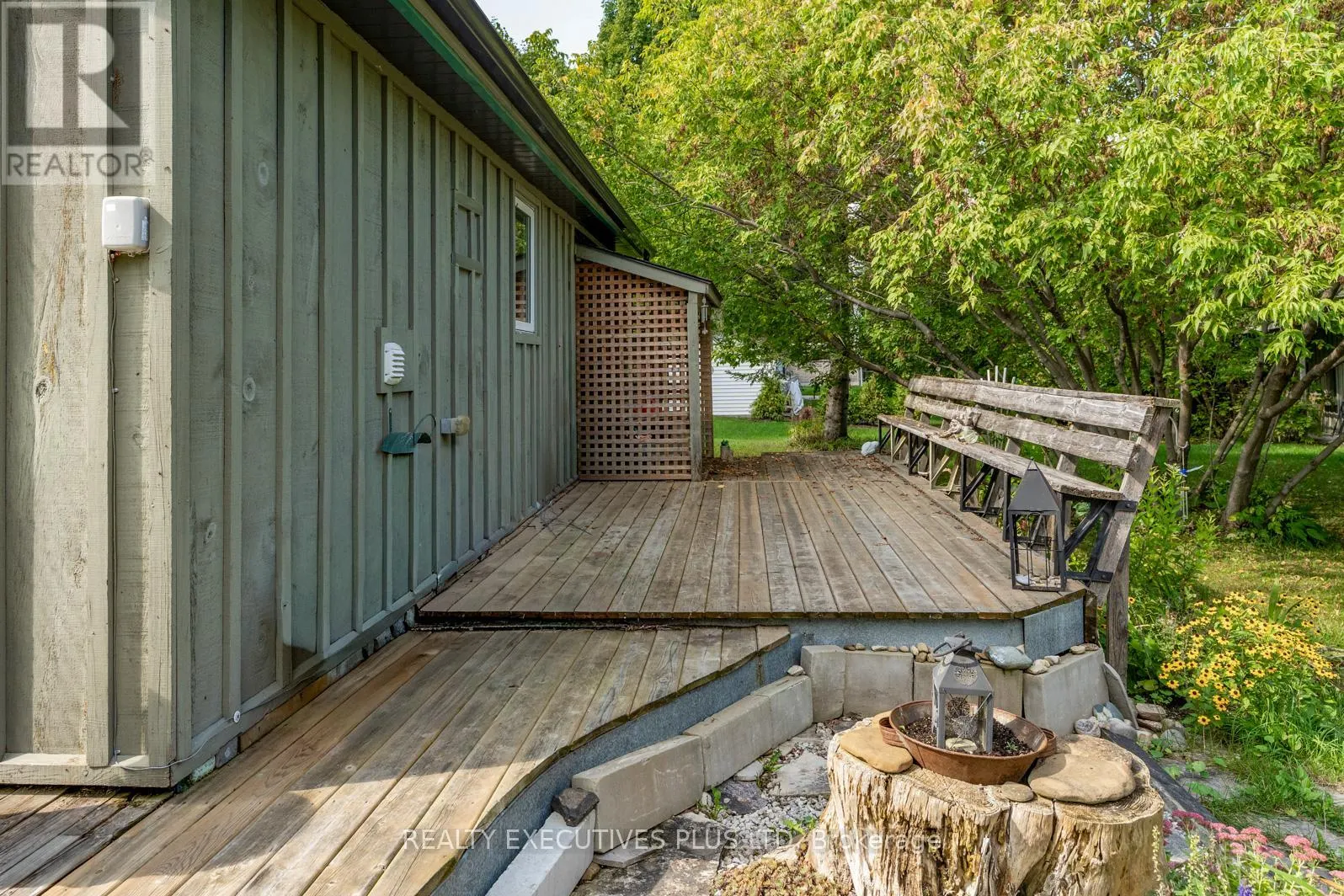 94 HURON STREET E