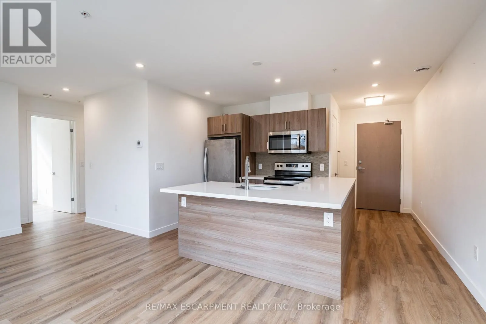308 - 467 CHARLTON AVENUE E