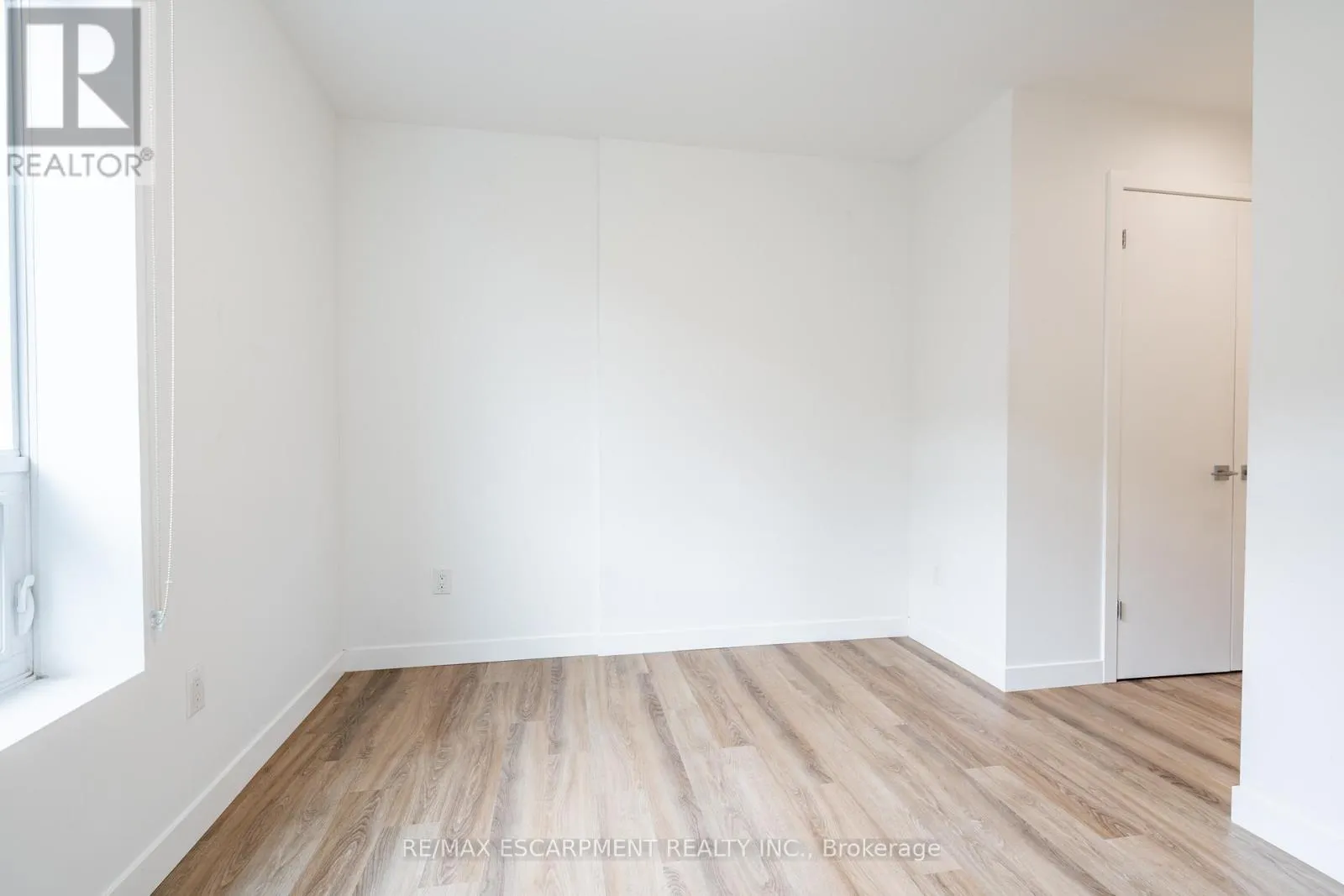 308 - 467 CHARLTON AVENUE E