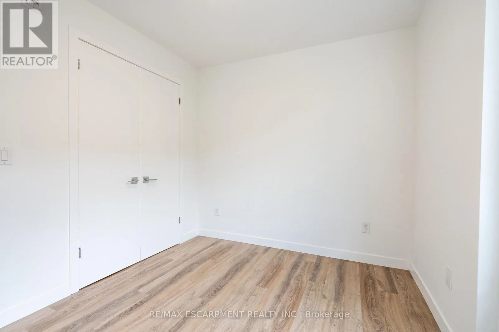 308 - 467 CHARLTON AVENUE E