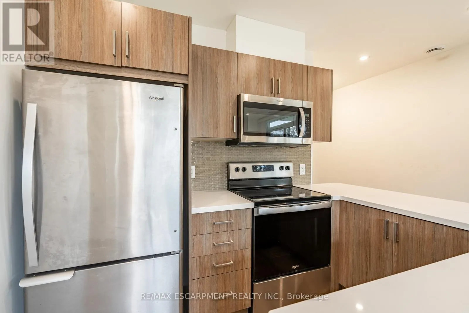 308 - 467 CHARLTON AVENUE E