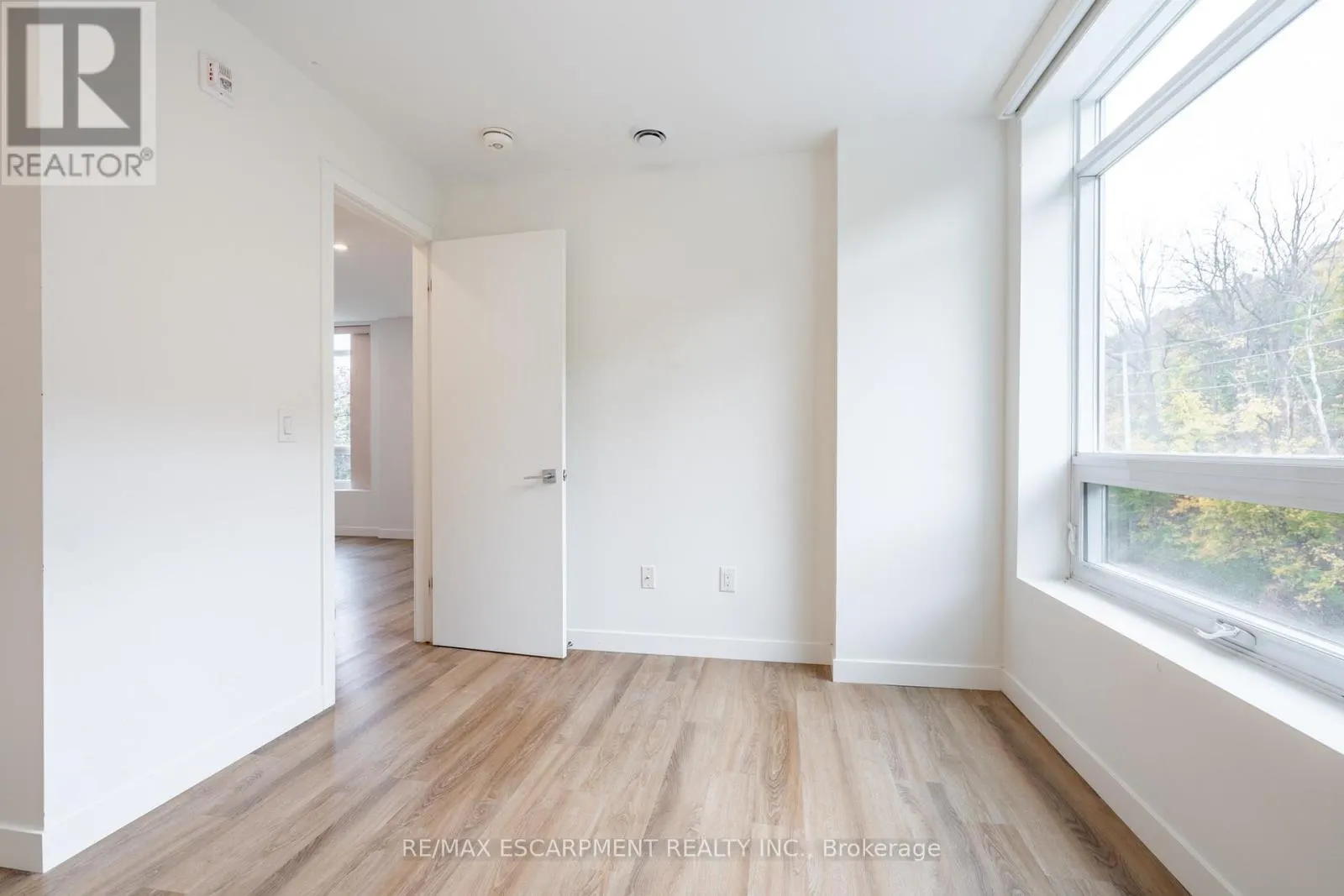 308 - 467 CHARLTON AVENUE E