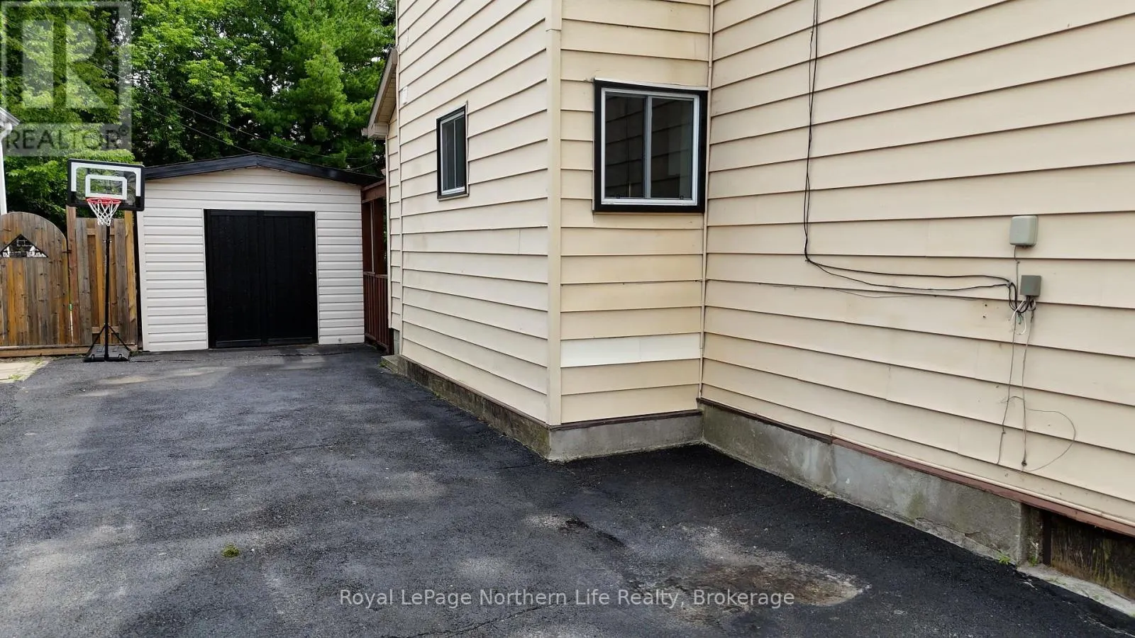 360 WORTHINGTON STREET W
