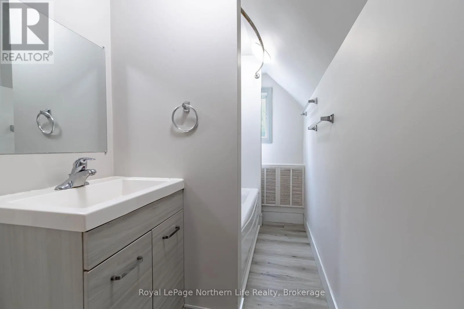 360 WORTHINGTON STREET W
