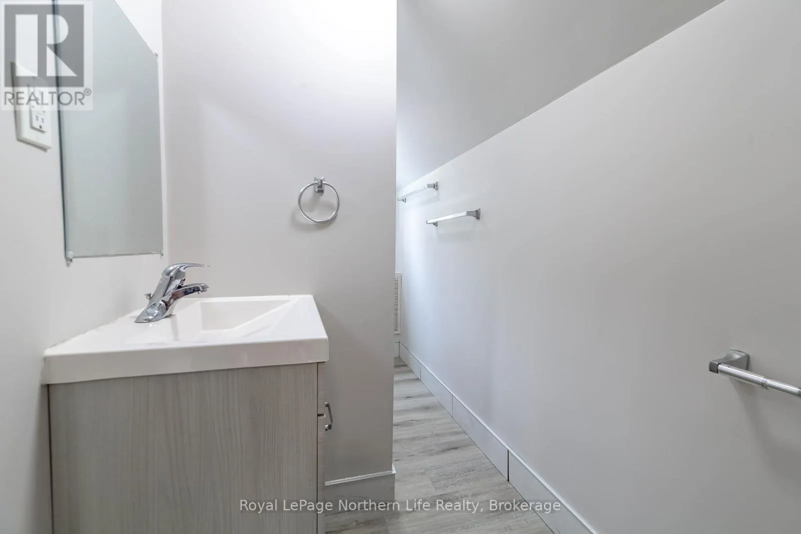 360 WORTHINGTON STREET W