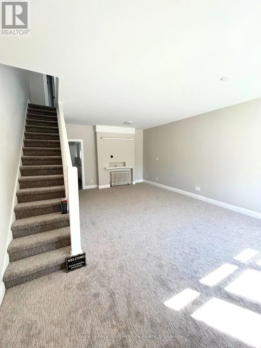 360 WORTHINGTON STREET W