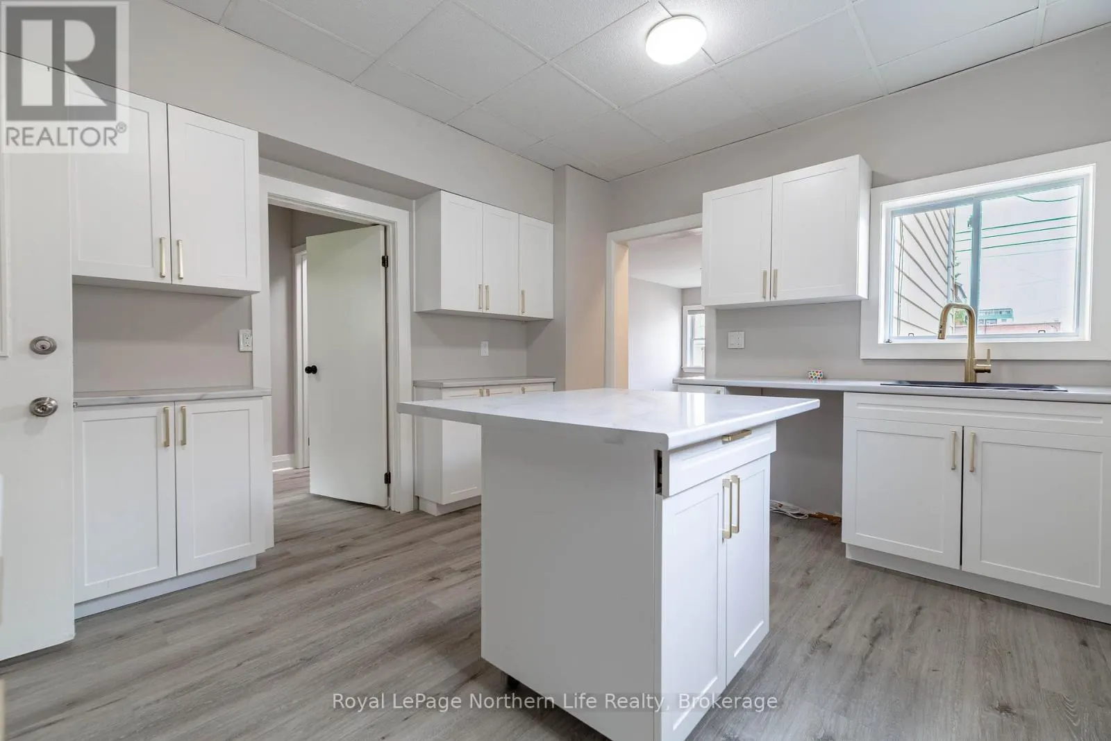 360 WORTHINGTON STREET W