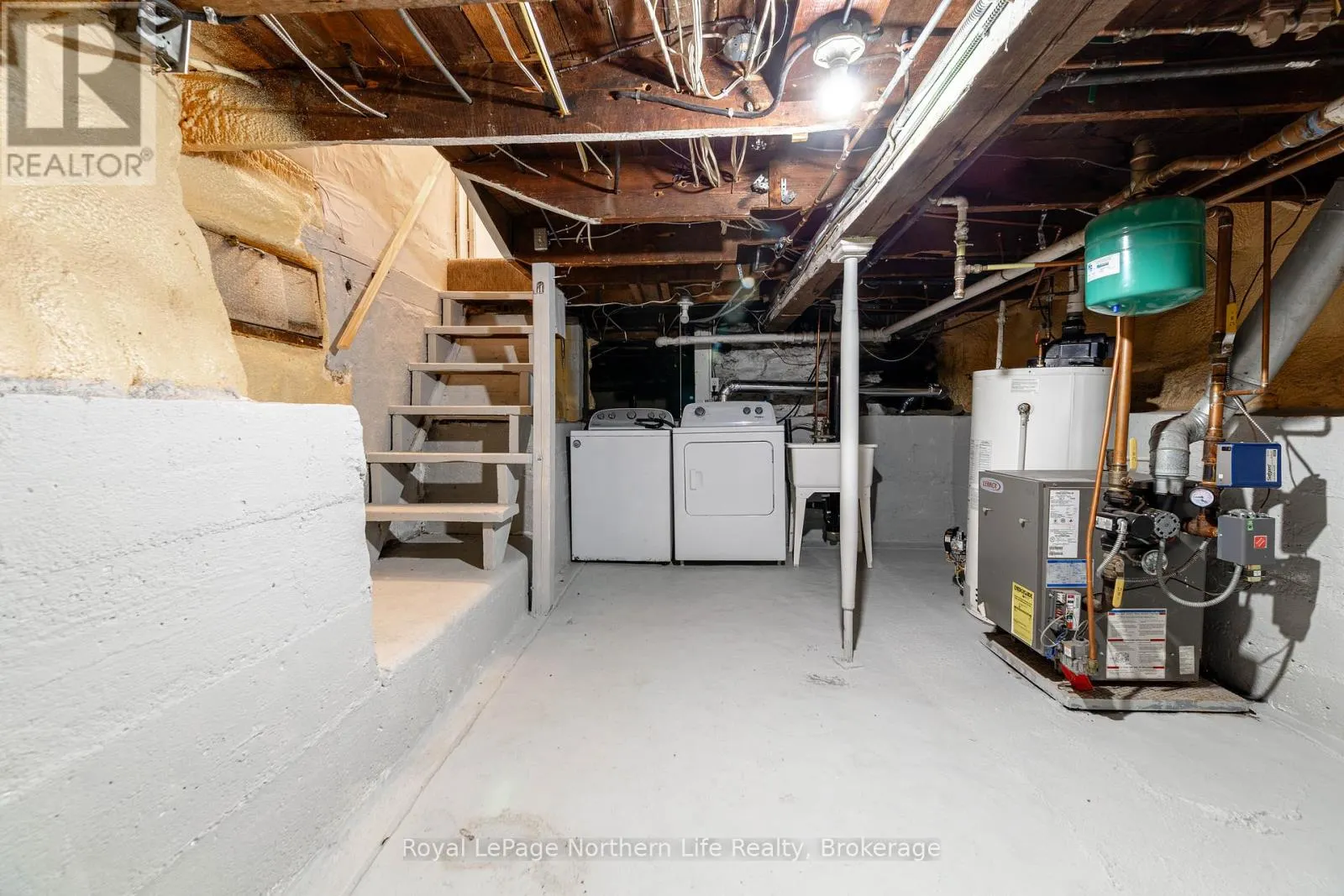 360 WORTHINGTON STREET W