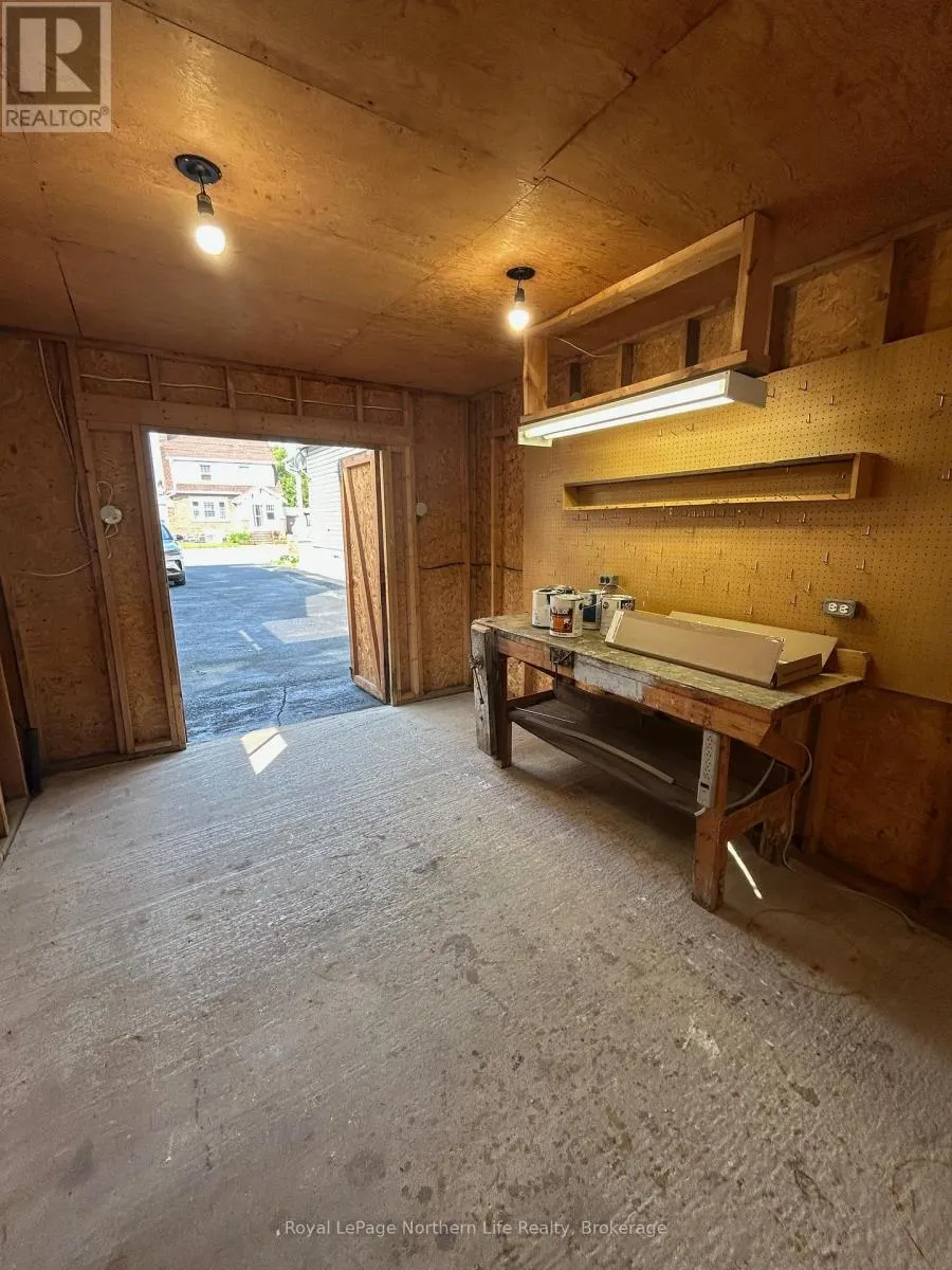 360 WORTHINGTON STREET W