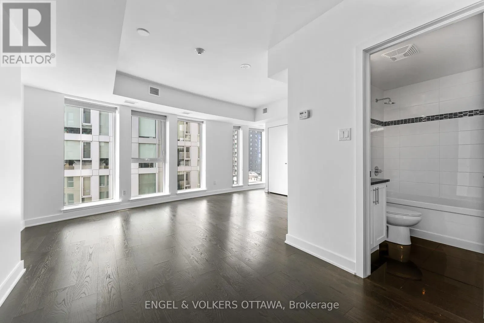 1104 - 40 NEPEAN STREET