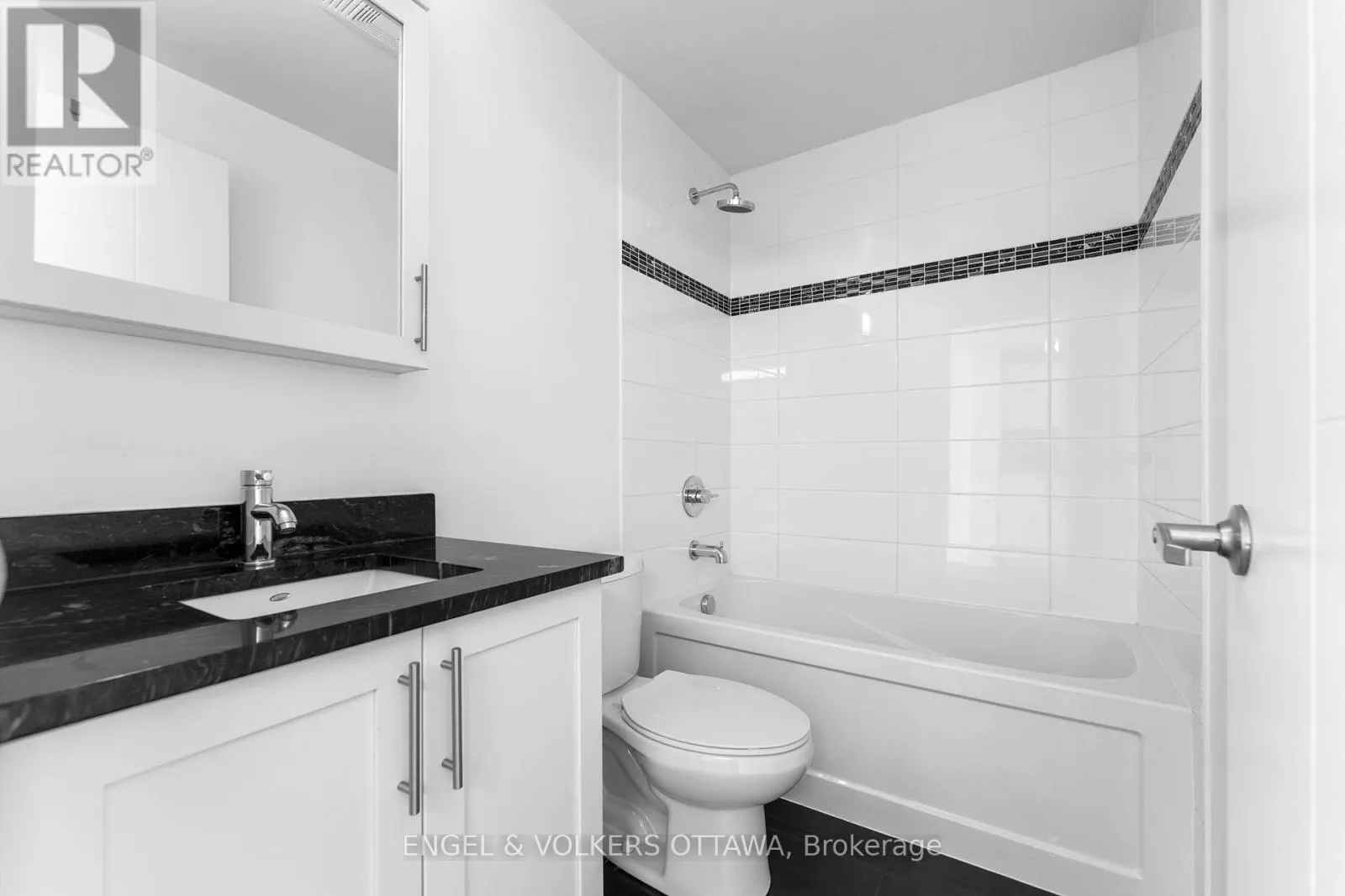 1104 - 40 NEPEAN STREET