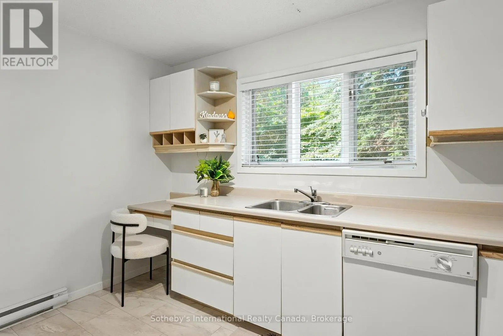 10 - 49 SOUTHBANK DRIVE, #10