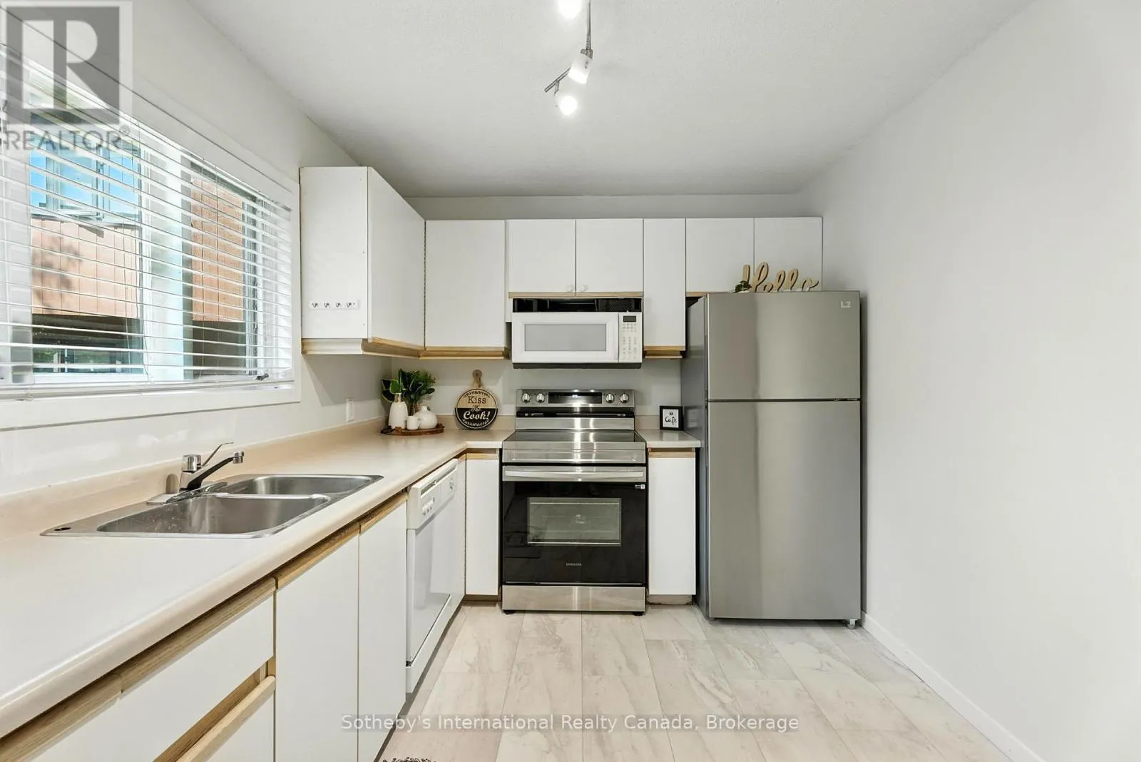10 - 49 SOUTHBANK DRIVE, #10
