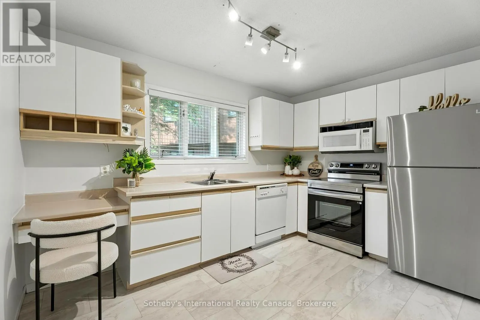 10 - 49 SOUTHBANK DRIVE, #10
