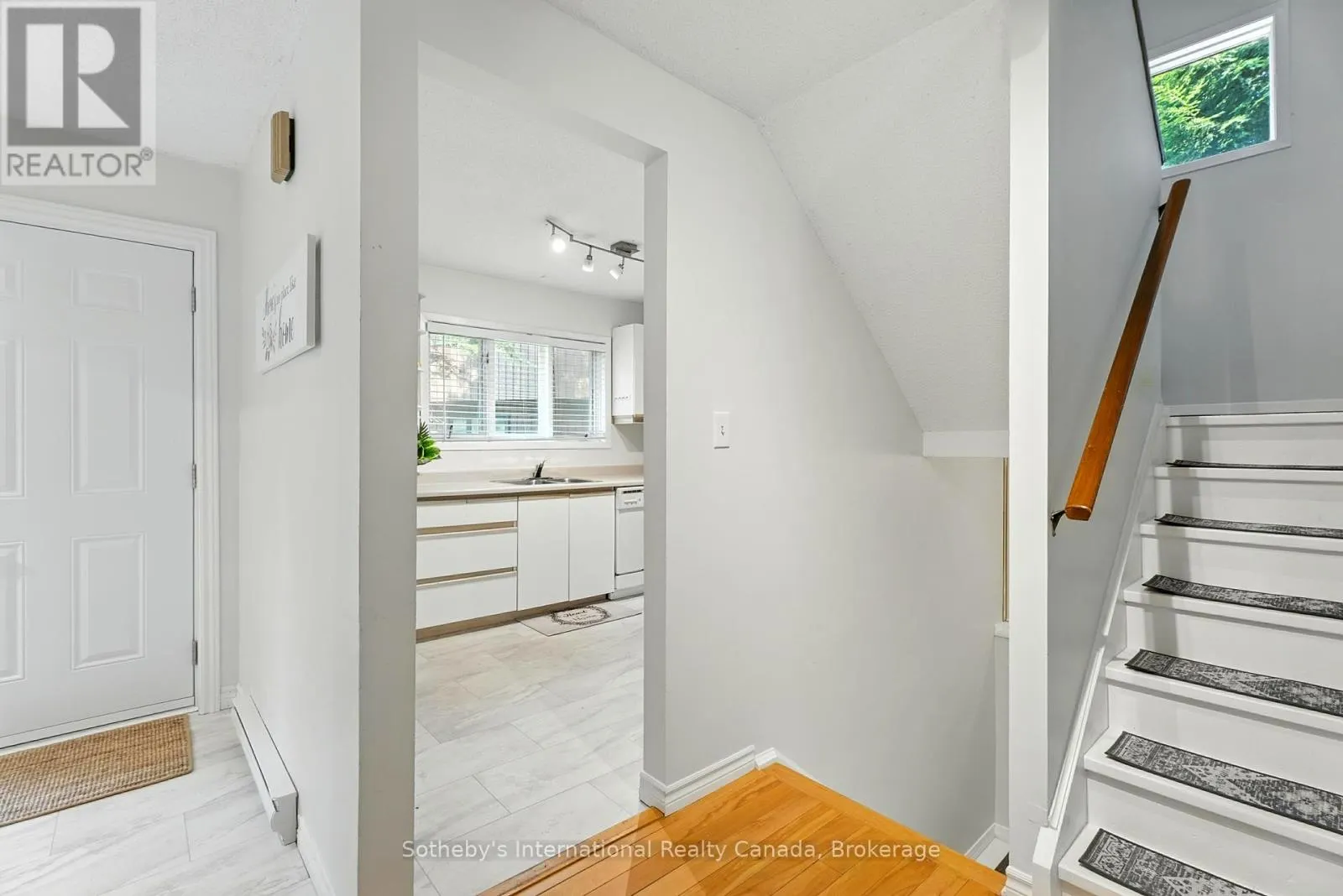 10 - 49 SOUTHBANK DRIVE, #10