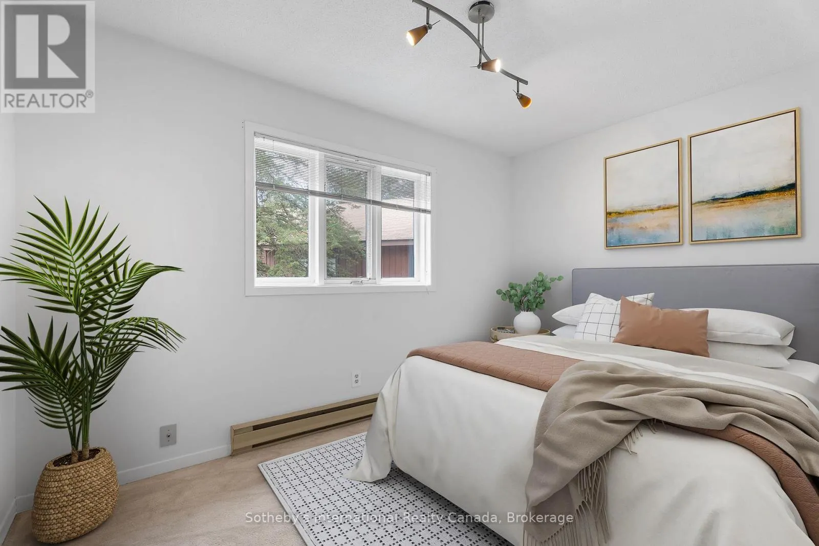 10 - 49 SOUTHBANK DRIVE, #10