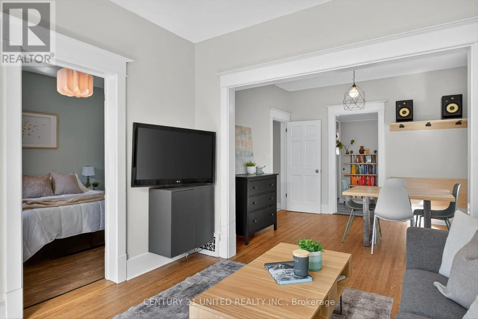 15 MOIR STREET