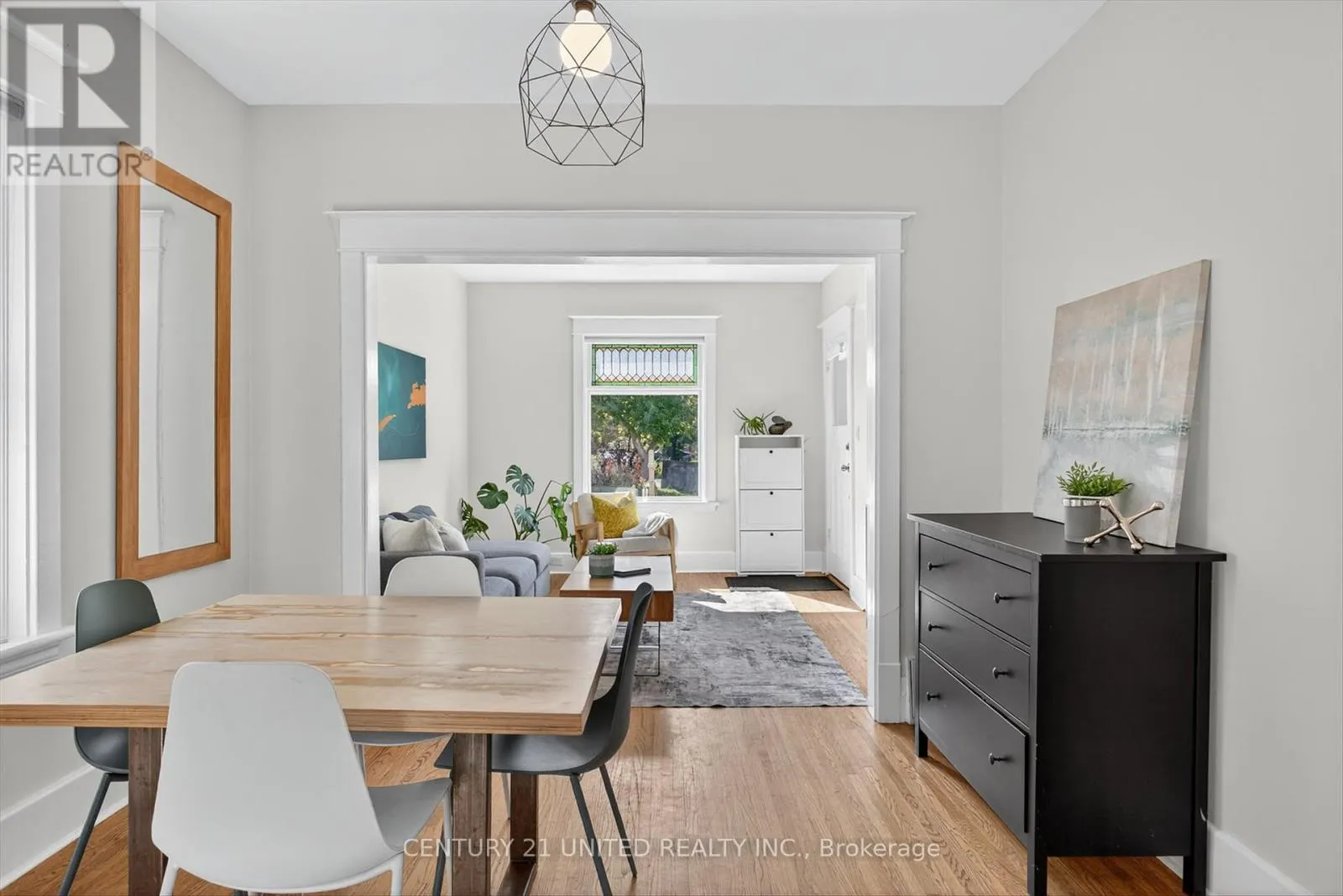 15 MOIR STREET